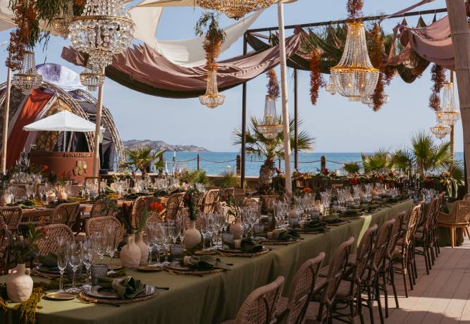 Mesas y decoración de boda en Puntapuedra