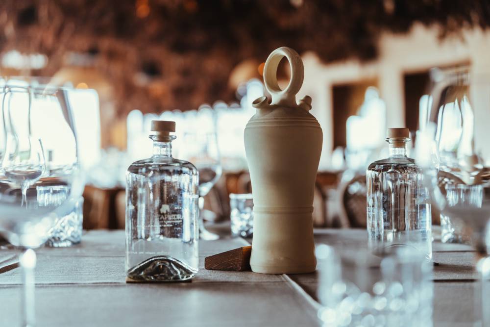 Detalle de una de las mesas del restaurante mediterráneo Puntapiedra