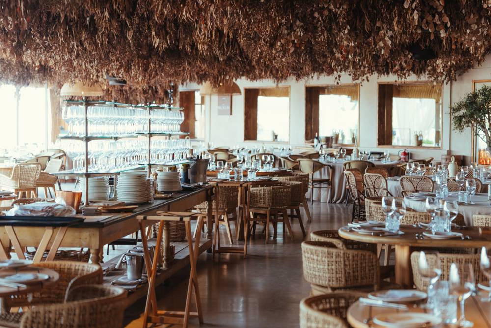Interior del restaurante frente al mar Alicante, Puntapiedra.