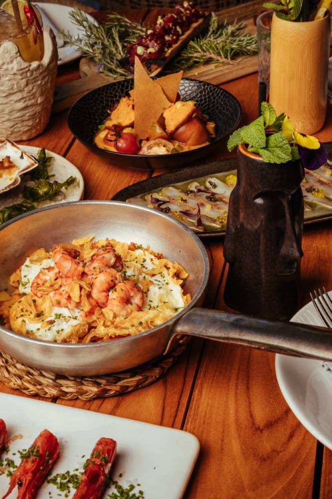 Diversos platos de la carta del restaurante en Alicante Puntapiedra