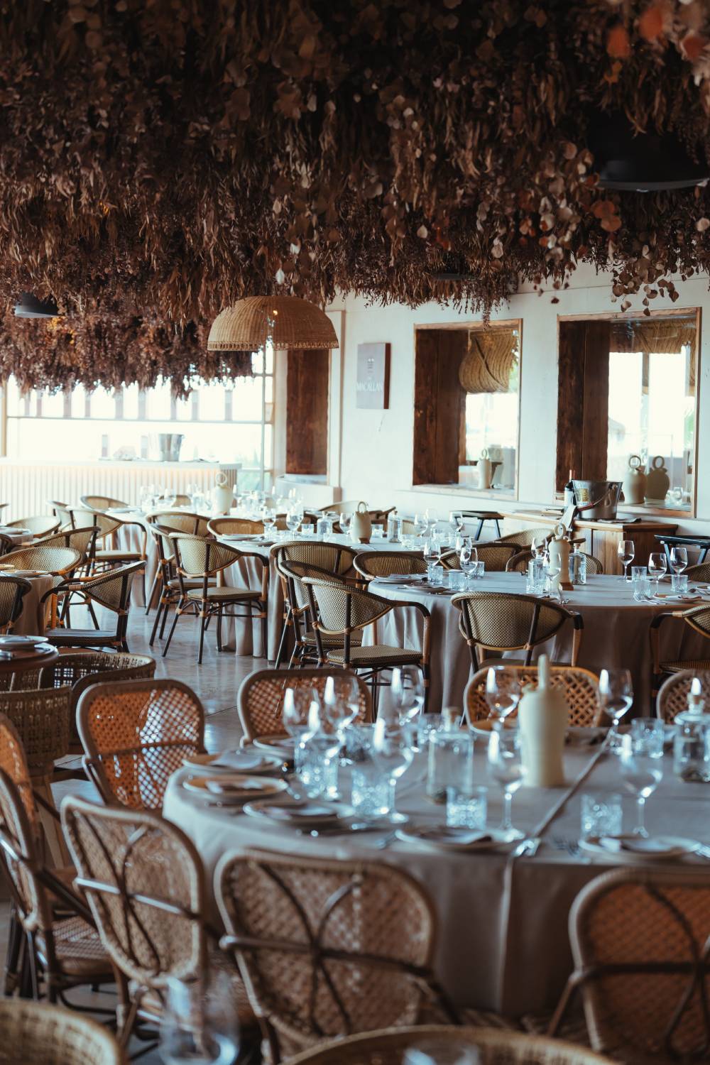 Sala del comedor del restaurante Puntapiedra